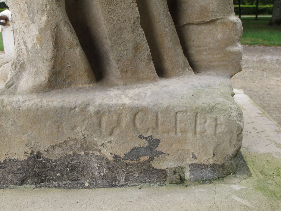 statue : Anthropologie (l'), détail de la signature