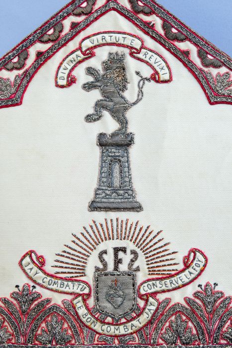 mitre de Monseigneur Henry, prélat meusien, détail