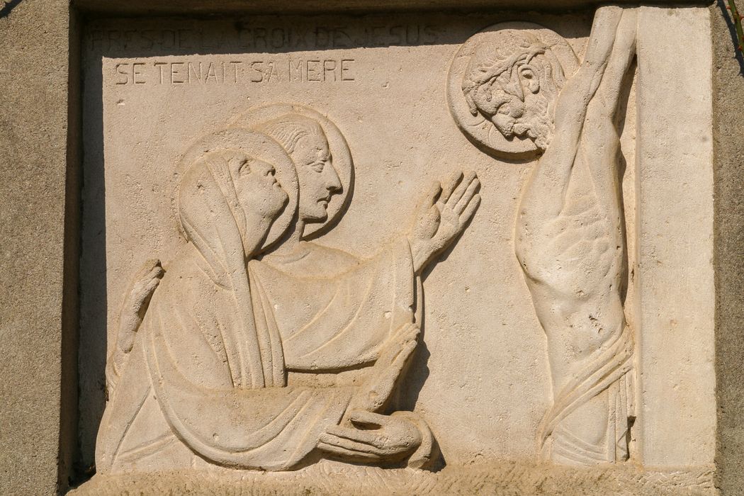 bas-relief : Près de la croix de Jésus se tenait sa mère