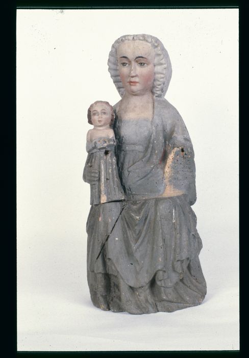 statue : Vierge à l'Enfant assise - © Ministère de la Culture (France), Conservation des antiquités et des objets d’art de la Meuse - Tous droits réservés