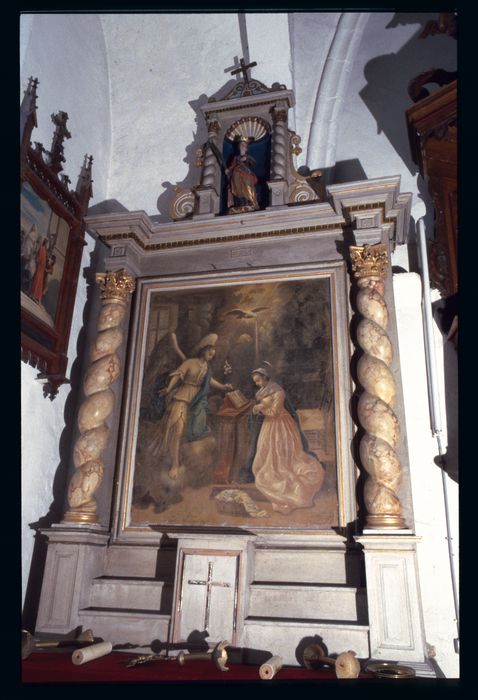 retable de l'autel latéral Nord de l'Annonciation et statue de Sainte Catherine