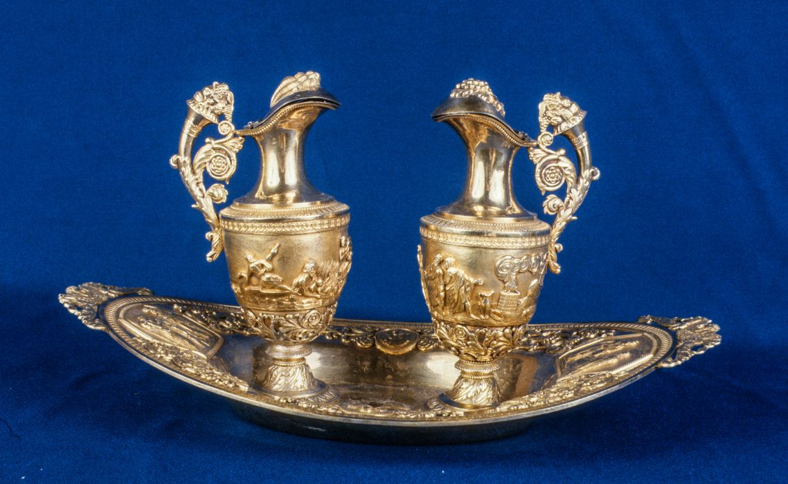 plateau à burettes, burettes - © Ministère de la Culture (France), Conservation des antiquités et des objets d’art de la Meuse – Tous droits réservés