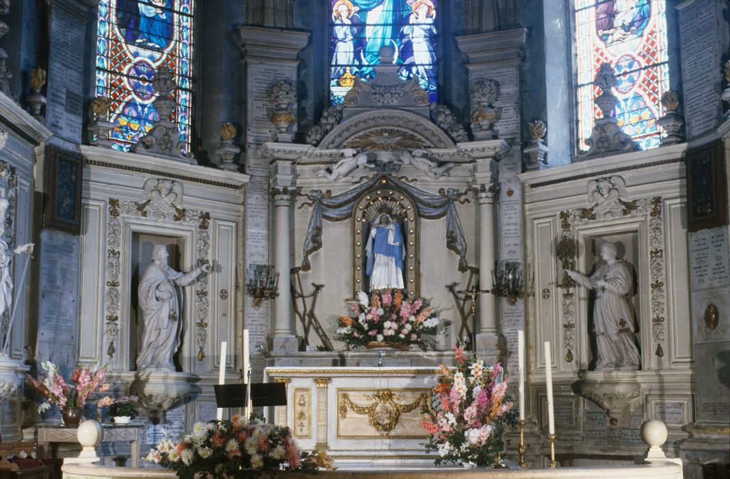 autel, retable, statue : Vierge à l'Enfant (maître-autel) - © Ministère de la Culture (France), Conservation des antiquités et des objets d’art de la Meuse - Tous droits réservés