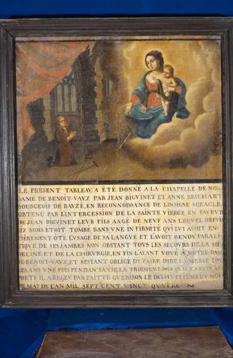 ex-voto : Un donateur à genoux prie la Vierge à l'Enfant dans une nuée - © Ministère de la Culture (France), Conservation des antiquités et des objets d’art de la Meuse – Tous droits réservés