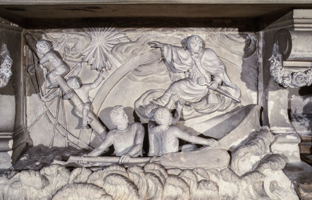 Haut-relief : Sauvetage de matelots par saint Nicolas - © Ministère de la Culture (France), Conservation des antiquités et des objets d’art de la Meuse – Tous droits réservés