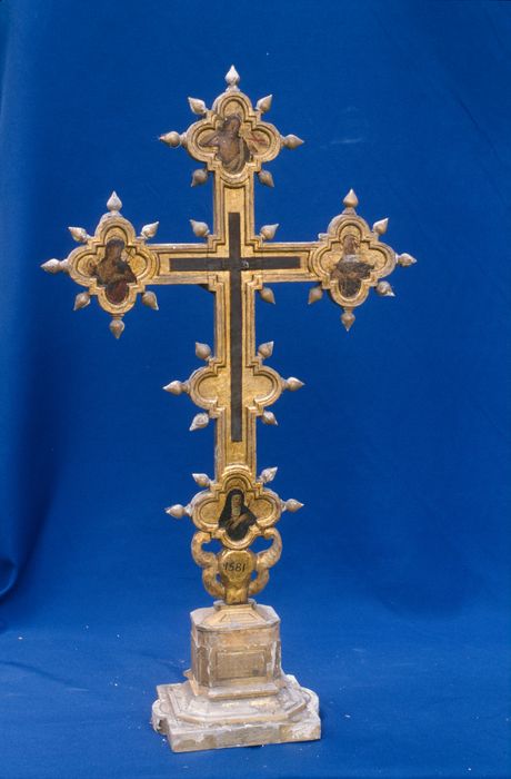 croix d'autel, revers, vue générale - © Ministère de la Culture (France), Conservation des antiquités et des objets d’art de la Meuse – Tous droits réservés
