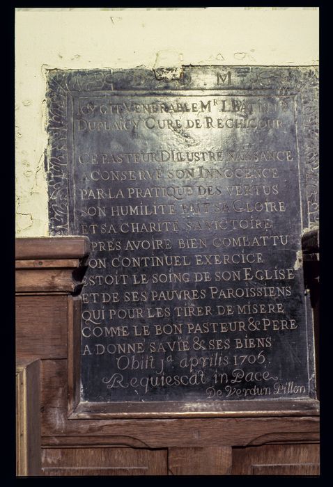 plaque funéraire (inscription funéraire) en mémoire de Jean-Baptiste du Plaicy, curé de Réchicourt - © Ministère de la Culture (France), Conservation des antiquités et des objets d’art de la Meuse – Tous droits réservés