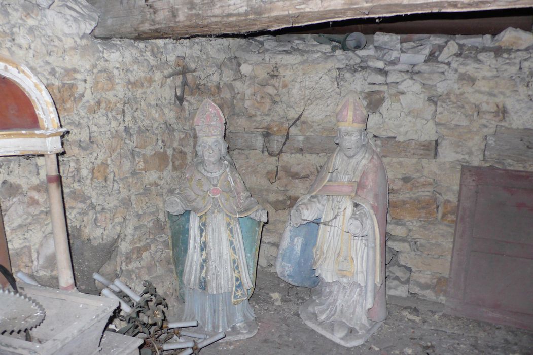 statues : saints évêques ( dont saint Evre ?)