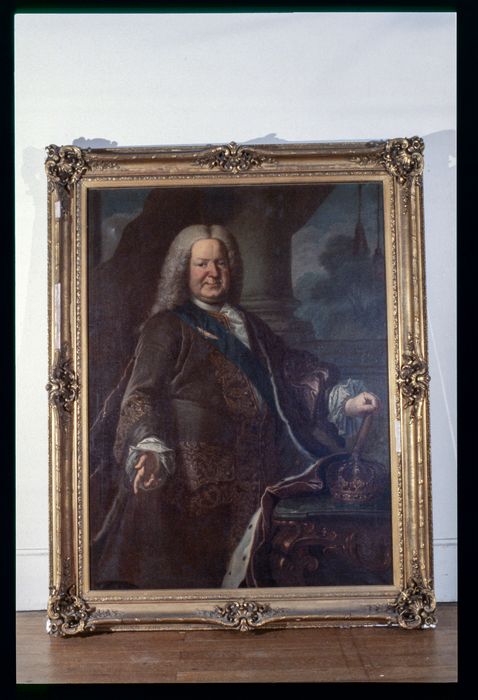 tableau, cadre : Portrait de Stanislas Lesczinski, duc de Lorraine, roi de Pologne - © Ministère de la Culture (France), Conservation des antiquités et des objets d’art de la Meuse – Tous droits réservés