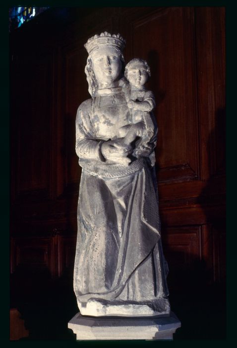 statue : Vierge à l'Enfant - © Ministère de la Culture (France), Conservation des antiquités et des objets d’art de la Meuse – Tous droits réservés