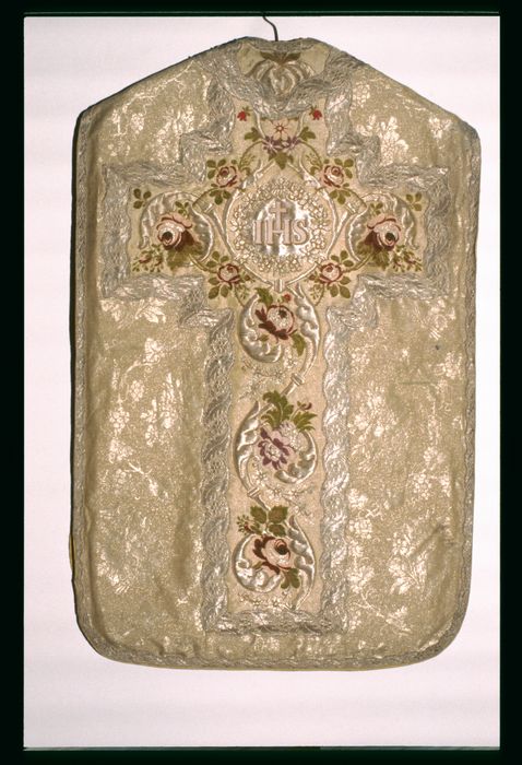 chasuble (ornement or) - © Ministère de la Culture (France), Conservation des antiquités et des objets d’art de la Meuse - Tous droits réservés