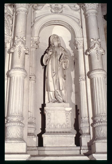 statue : Sainte Odile