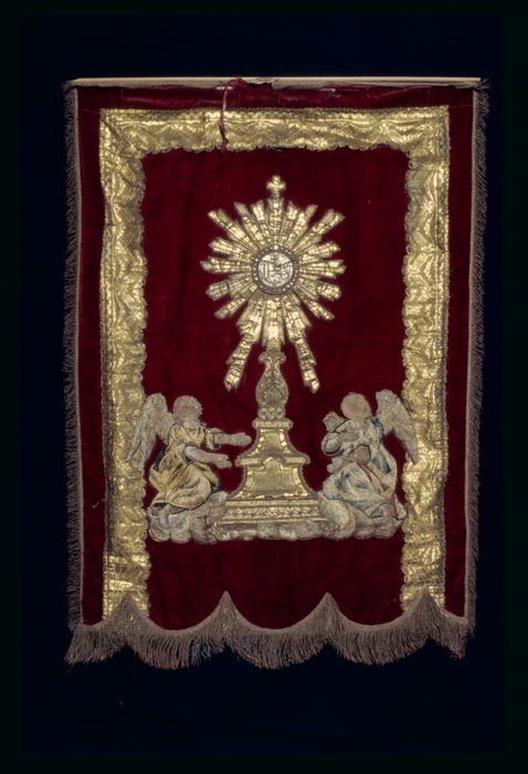 voile d'exposition du Saint-Sacrement - © Ministère de la Culture (France), Conservation des antiquités et des objets d’art de la Meuse – Tous droits réservés