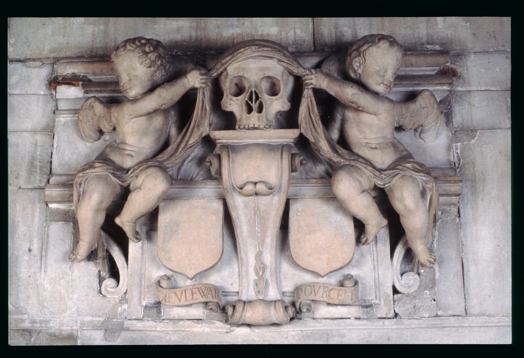 monument funéraire des familles Dieulewart et Pourcelet dit les enfants à la tête de mort - © Ministère de la Culture (France), Conservation des antiquités et des objets d’art de la Meuse - Tous droits réservés