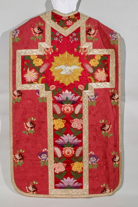 chasuble (ornement rouge)