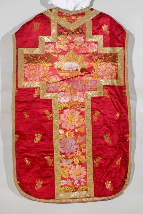 chasuble (ornement rouge)