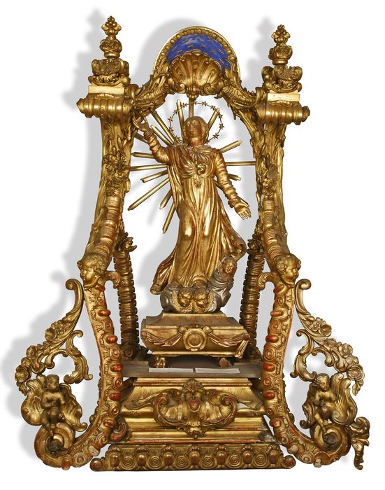 exposition d'une statue de la Vierge - © Ministère de la Culture (France), Conservation des antiquités et des objets d’art de la Meuse – Tous droits réservés