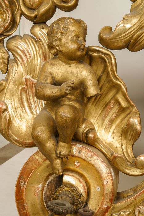 exposition d'une statue de la Vierge, détail - © Ministère de la Culture (France), Conservation des antiquités et des objets d’art de la Meuse - Tous droits réservés