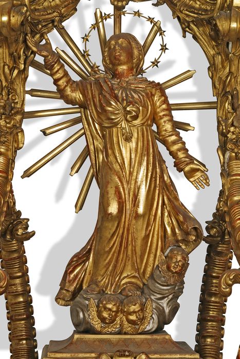 exposition d'une statue de la Vierge, vue partielle - © Ministère de la Culture (France), Conservation des antiquités et des objets d’art de la Meuse - Tous droits réservés