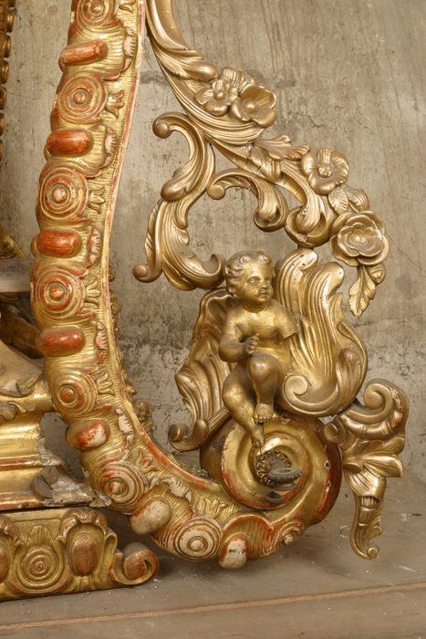 exposition d'une statue de la Vierge, détail - © Ministère de la Culture (France), Conservation des antiquités et des objets d’art de la Meuse – Tous droits réservés