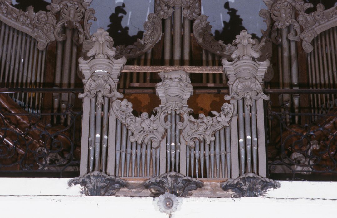 orgue de tribune, buffet et partie instrumentale, vue partielle