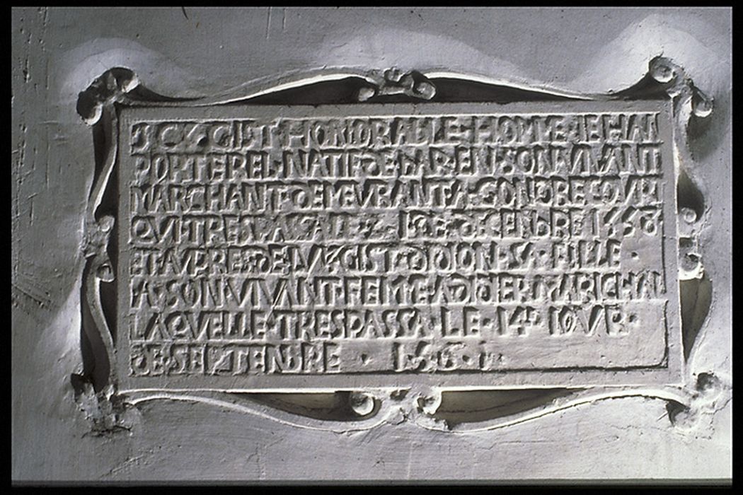 plaque funéraire (inscription funéraire) en mémoire de Jehan Porterel et de sa fille Didion