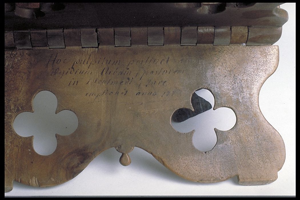 pupitre d'autel, détail de l'inscription