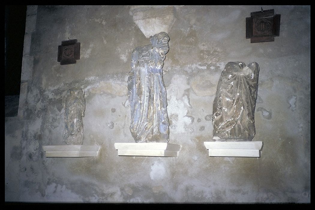 3 statues : Trois saintes