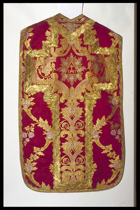 chasuble (ornement rouge)