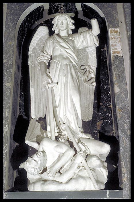 statue : Saint Michel