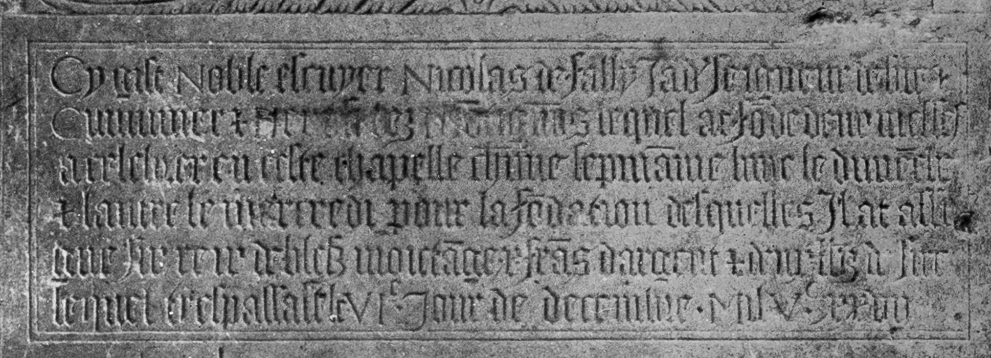 dalle funéraire de Nicolas de Failly, seigneur d'Esnes, détail de l’inscription