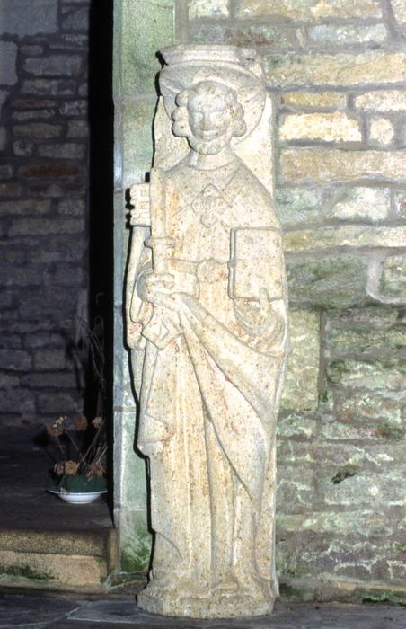 statue : Saint Pierre - © Ministère de la Culture (France), Conservation des antiquités et des objets d’art du Morbihan, tous droits réservés