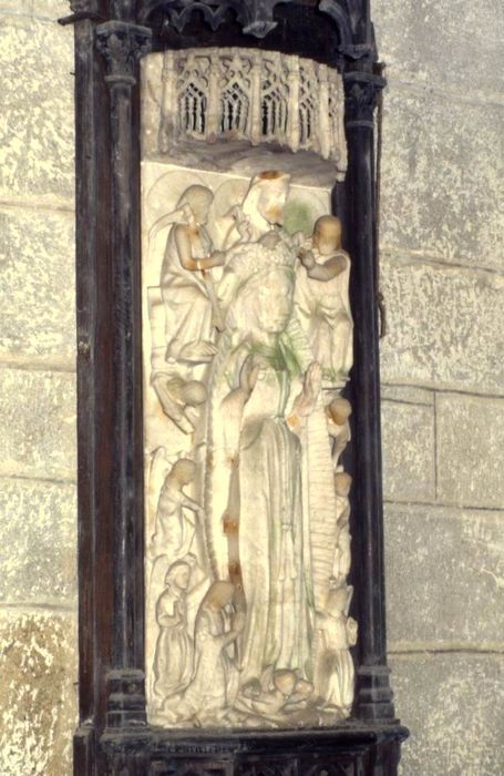 Bas-relief : le Couronnement de la Vierge