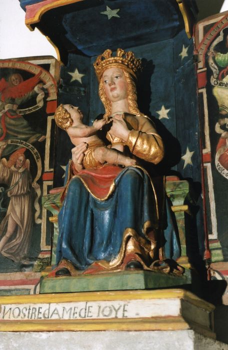 statue : Vierge à l'Enfant allaitant