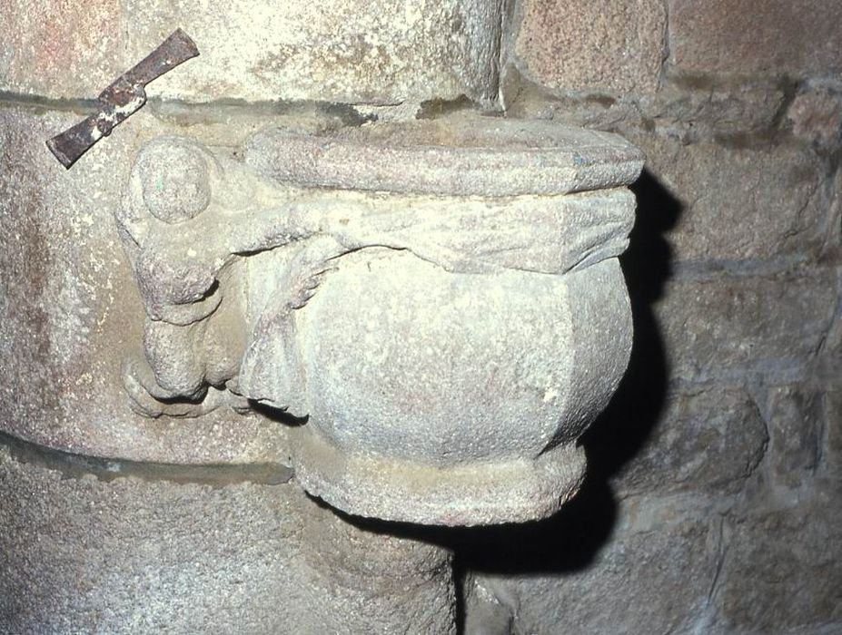 bénitier - © Ministère de la Culture (France), Conservation des antiquités et des objets d’art du Morbihan, tous droits réservés