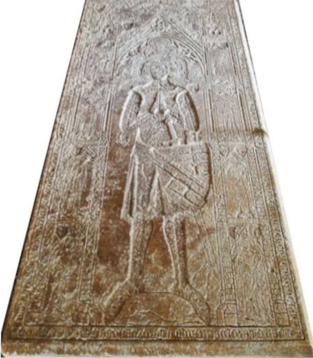 dalle funéraire de Pierre de Broerec