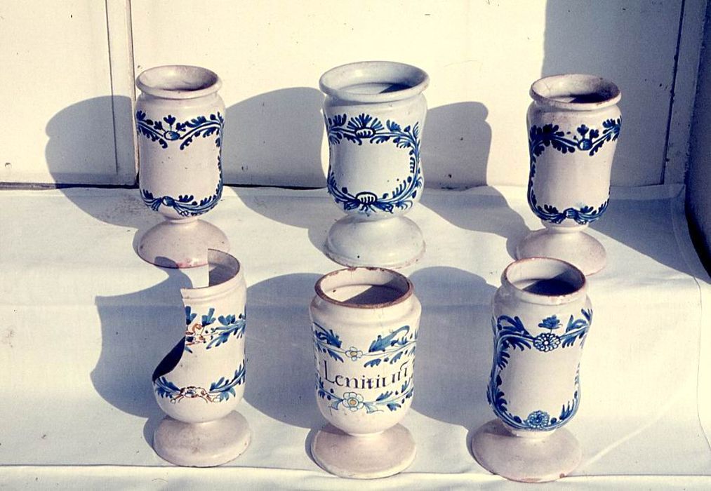 collection de pots à pharmacie