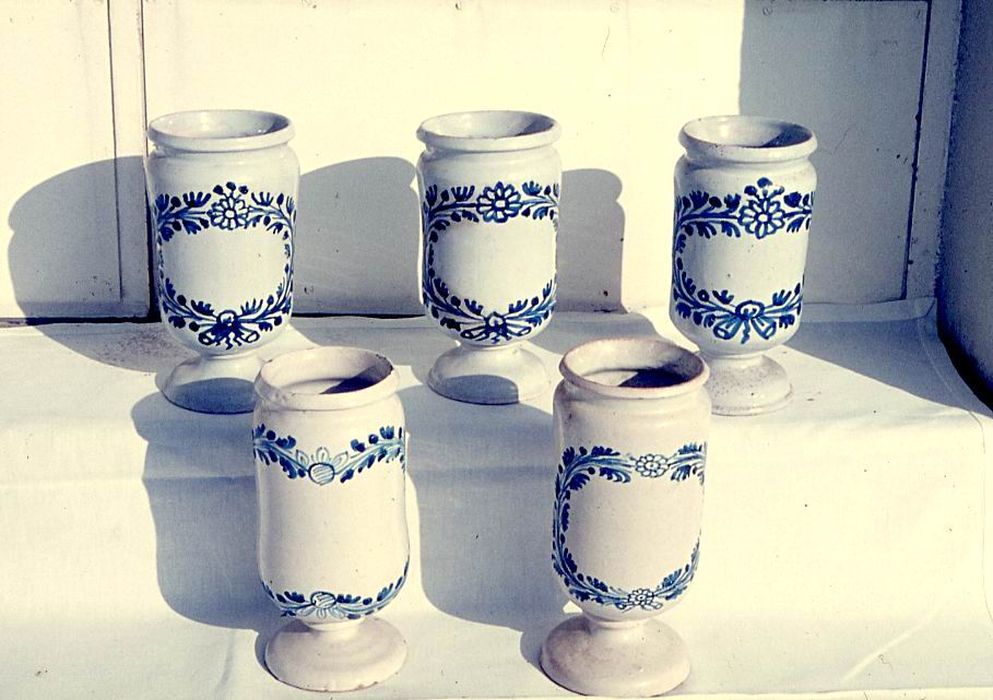 collection de pots à pharmacie