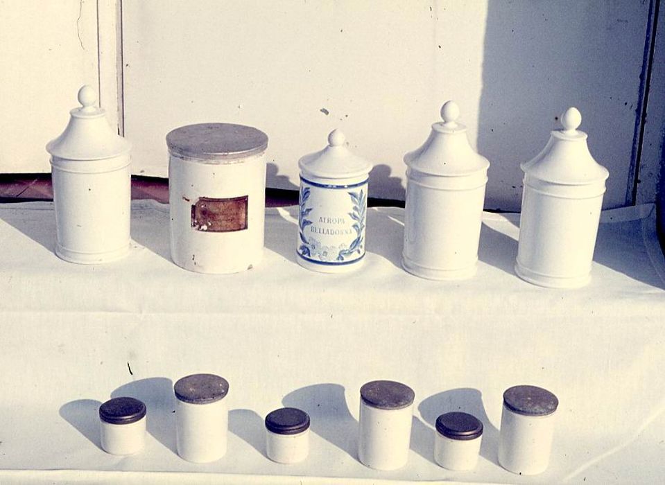 collection de pots à pharmacie