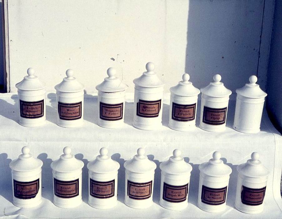 collection de pots à pharmacie