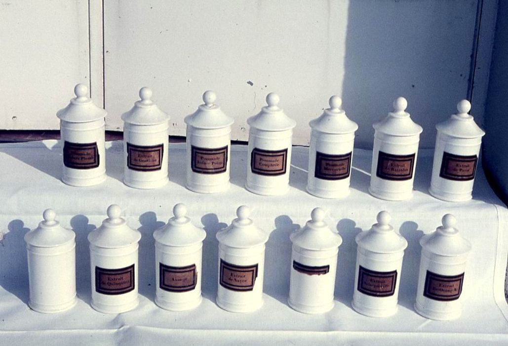 collection de pots à pharmacie