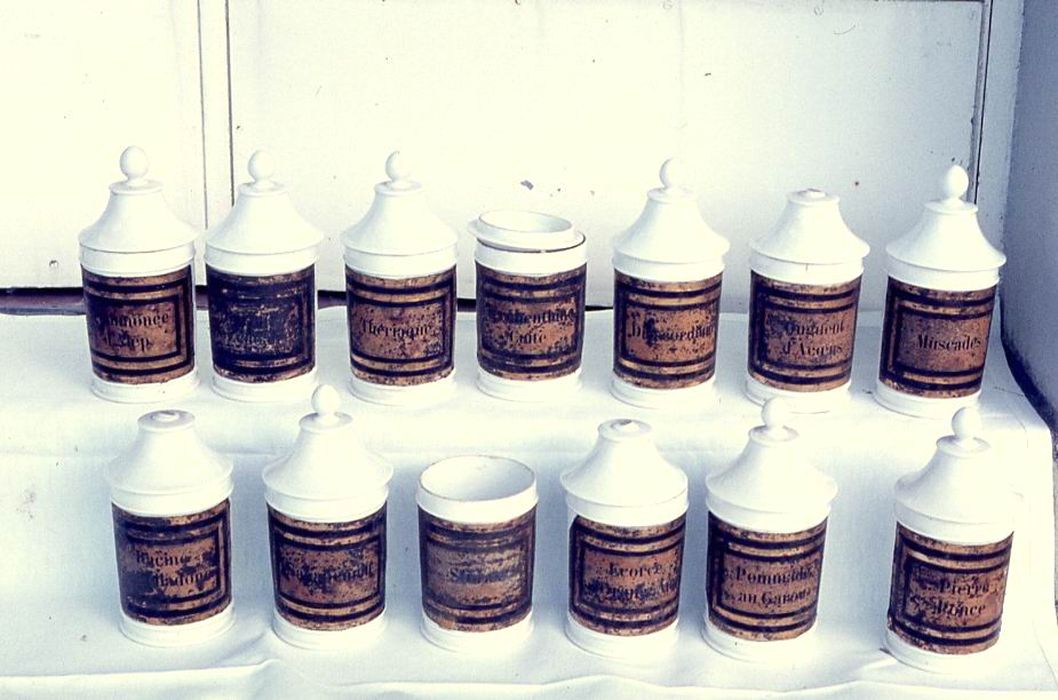 collection de pots à pharmacie