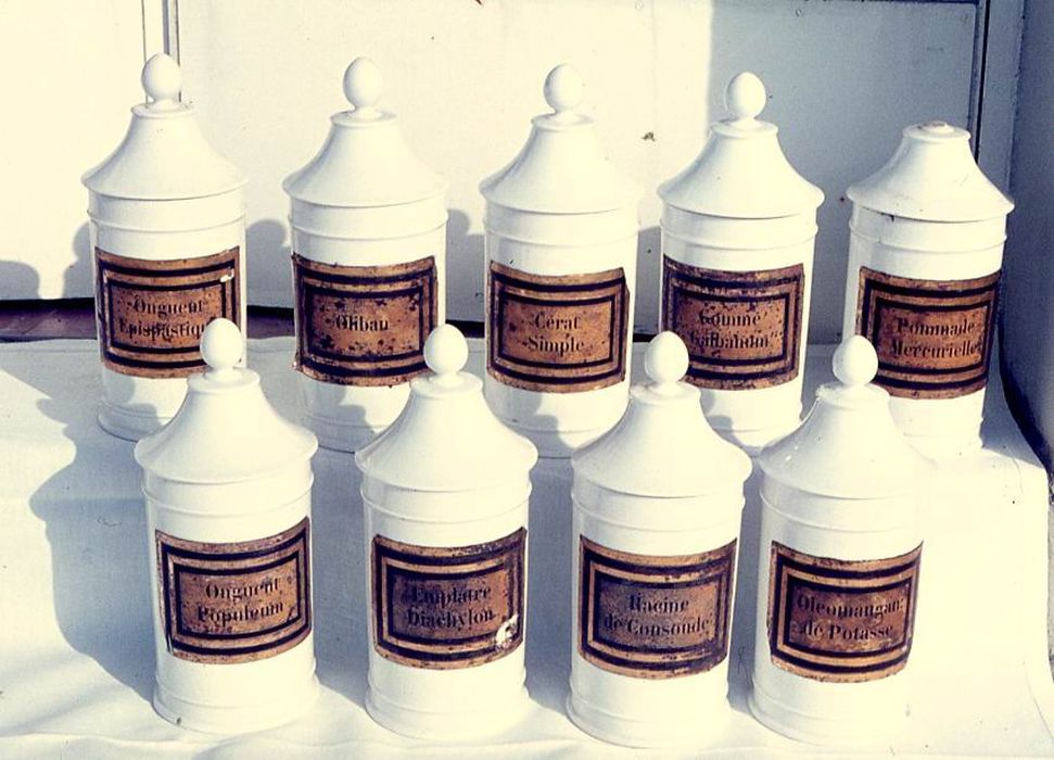 collection de pots à pharmacie