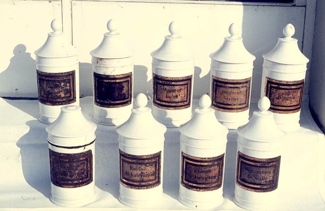 collection de pots à pharmacie