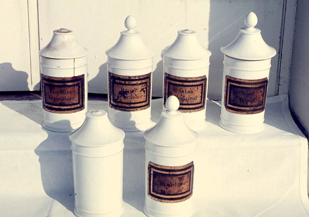 collection de pots à pharmacie