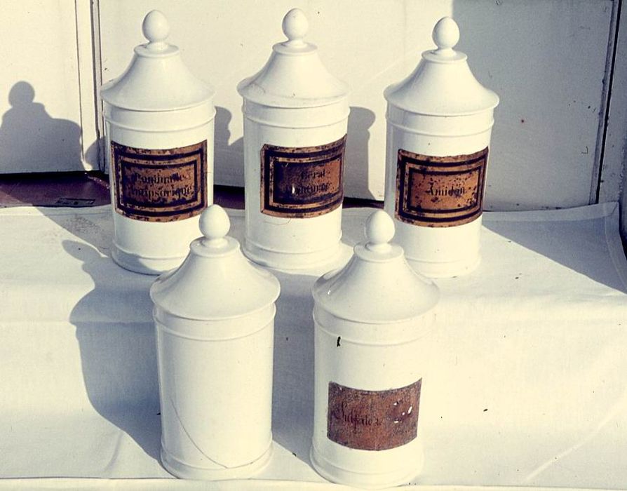 collection de pots à pharmacie