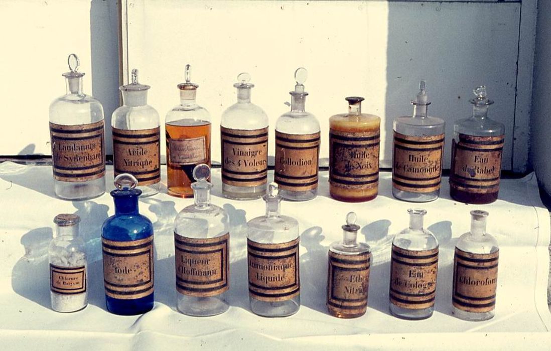collection de pots à pharmacie