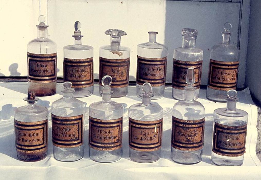 collection de pots à pharmacie