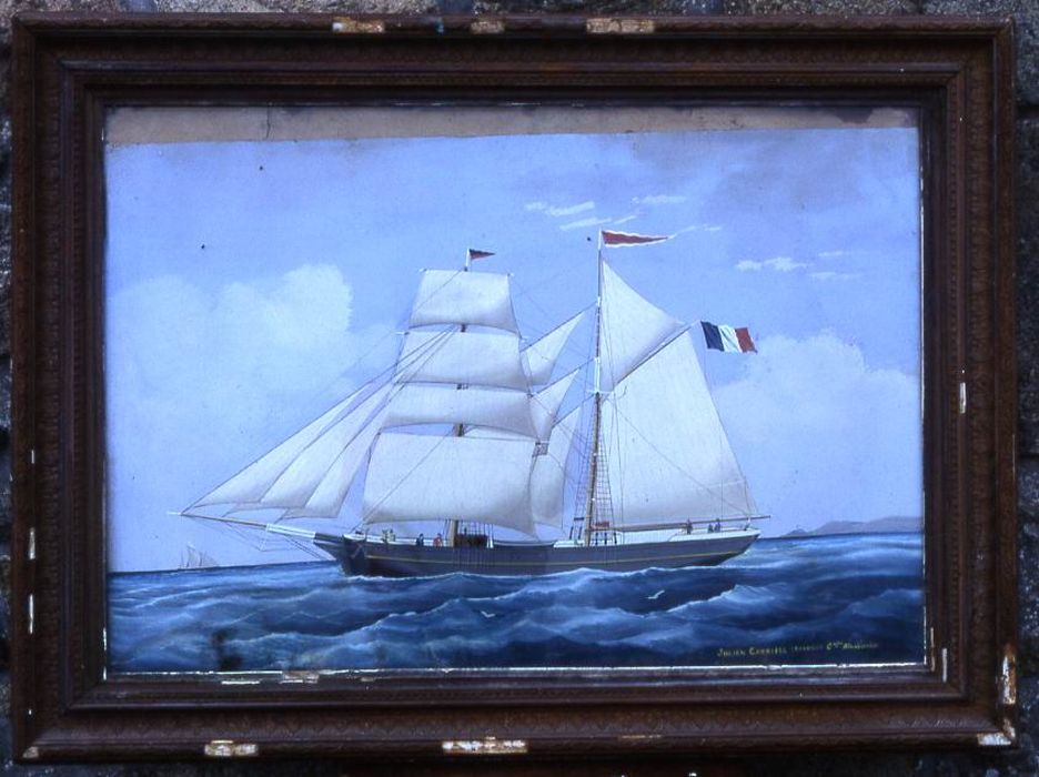 tableau et son cadre : Brick goélette nommé Le Julien Gabriel - © Ministère de la Culture (France), Conservation des antiquités et des objets d’art du Morbihan, tous droits réservés