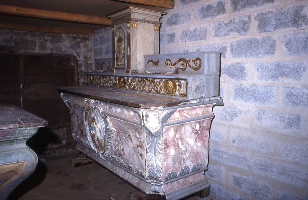 autel, tabernacle et deux gradins d'autel n°2 - © Ministère de la Culture (France), Conservation des antiquités et des objets d’art du Morbihan, tous droits réservés